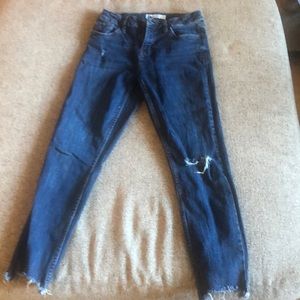 YMI dark jeans. Ankle. Size 3/26. Good shape !